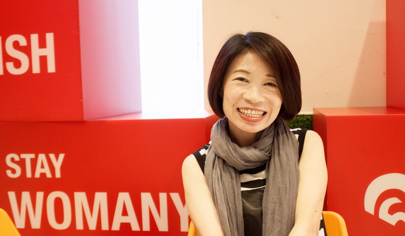 「或許我們普遍的還沒準備好談戀愛,就戀愛了。我們還普遍的不知道自己會遭遇什麼傷害,就已經受到愛的傷害了。」 很多時候,我們對愛情的想像,都來自與原生家庭的關係。 如果你是從小就在父母勒索控制下長大的孩子,如果你處於一個極度愛匱乏的成長關係,那麼長大以後,會特別容易去複製這樣的關係。你知道嗎,有時候我們之所以千瘡百孔,不全是因為愛情。(推薦閱讀:心靈導師賴佩霞:「父母給孩子最好的禮物,是讓他放下恨」) 「愛情裡的傷,是一面鏡子,每一道傷都是提示,讓你看到自己存在的問題。無論是過去或現在關係裡的問題。這道傷